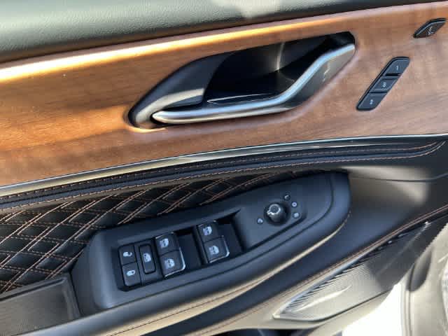 2027 Jeep Grand Cherokee GRAND CHEROKEE L SUMMIT 4X4