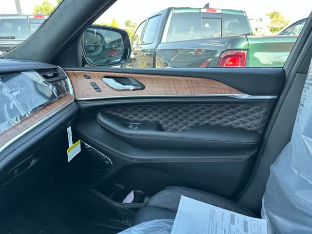 2027 Jeep Grand Cherokee Summit
