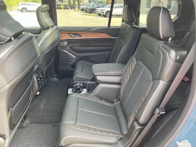2027 Jeep Grand Cherokee GRAND CHEROKEE L SUMMIT 4X4
