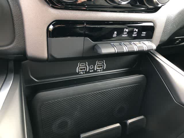 2026 RAM 1500 RAM 1500 EXPRESS CREW CAB 4X4 5'7' BOX