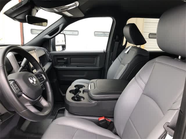 2026 RAM 3500 RAM 3500 TRADESMAN CREW CAB 4X4 8' BOX