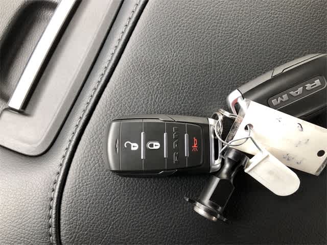 2026 RAM 3500 RAM 3500 TRADESMAN CREW CAB 4X4 8' BOX