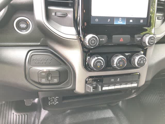 2026 RAM 3500 RAM 3500 TRADESMAN CREW CAB 4X4 8' BOX