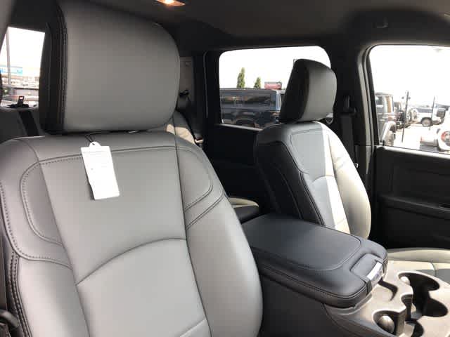 2026 RAM 3500 RAM 3500 TRADESMAN CREW CAB 4X4 8' BOX