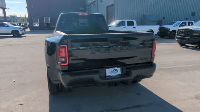 2026 RAM 3500 RAM 3500 TRADESMAN CREW CAB 4X4 8' BOX