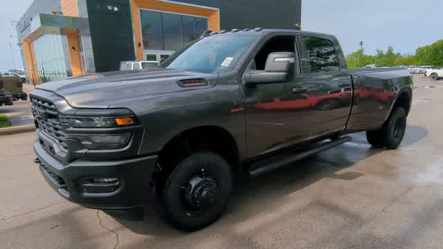 2026 RAM 3500 RAM 3500 TRADESMAN CREW CAB 4X4 8' BOX