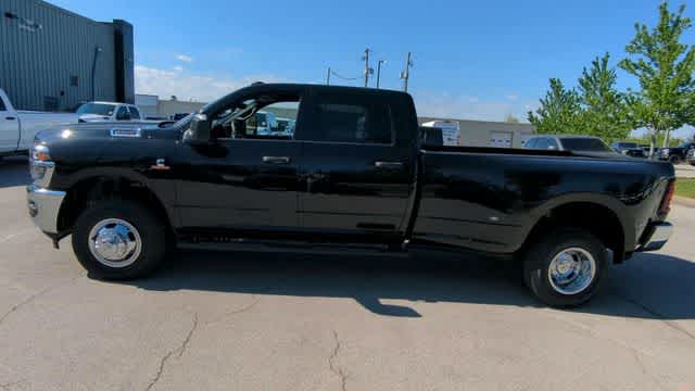 2026 RAM 3500 RAM 3500 TRADESMAN CREW CAB 4X4 8' BOX