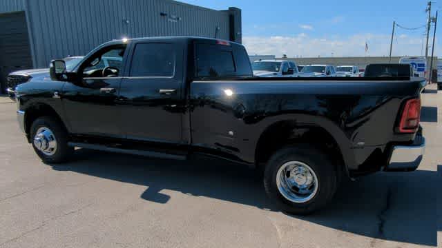 2026 RAM 3500 RAM 3500 TRADESMAN CREW CAB 4X4 8' BOX