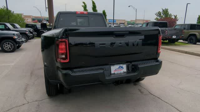 2026 RAM 3500 RAM 3500 TRADESMAN CREW CAB 4X4 8' BOX