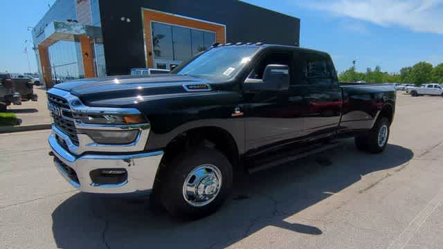 2026 RAM 3500 RAM 3500 TRADESMAN CREW CAB 4X4 8' BOX