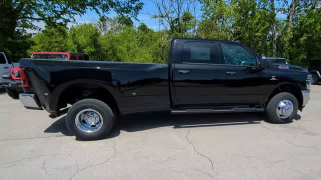 2026 RAM 3500 RAM 3500 TRADESMAN CREW CAB 4X4 8' BOX