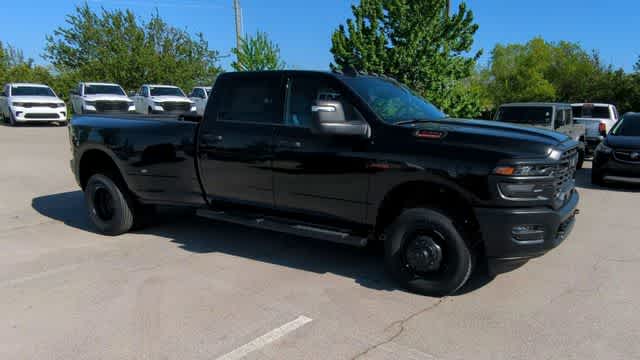 2026 RAM 3500 RAM 3500 TRADESMAN CREW CAB 4X4 8' BOX