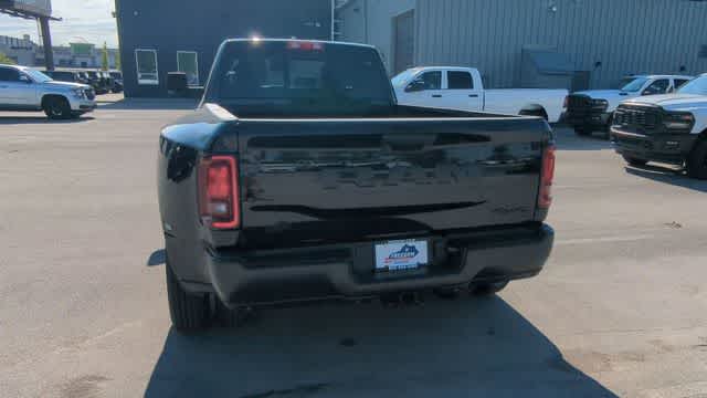 2026 RAM 3500 RAM 3500 TRADESMAN CREW CAB 4X4 8' BOX