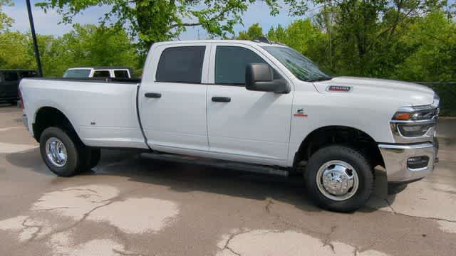 2026 RAM 3500 RAM 3500 TRADESMAN CREW CAB 4X4 8' BOX