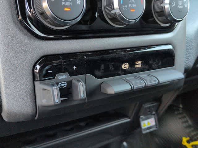 2026 RAM 3500 RAM 3500 TRADESMAN CREW CAB 4X4 8' BOX