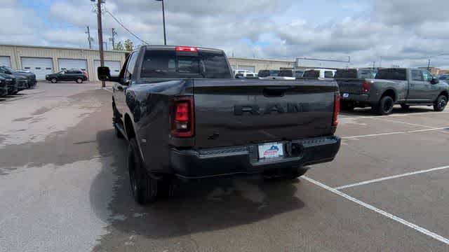 2026 RAM 3500 RAM 3500 TRADESMAN CREW CAB 4X4 8' BOX
