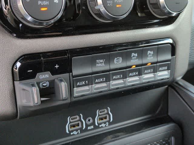 2026 RAM 3500 RAM 3500 BIG HORN CREW CAB 4X4 8' BOX