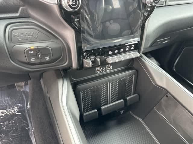 2026 RAM 3500 RAM 3500 LARAMIE CREW CAB 4X4 8' BOX