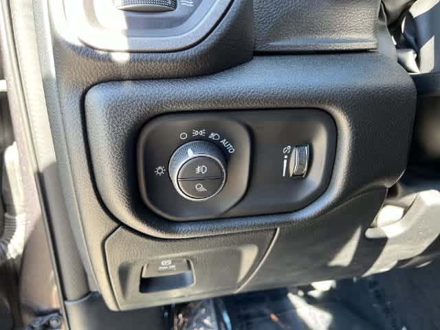 2026 RAM 1500 RAM 1500 EXPRESS CREW CAB 4X4 5'7' BOX