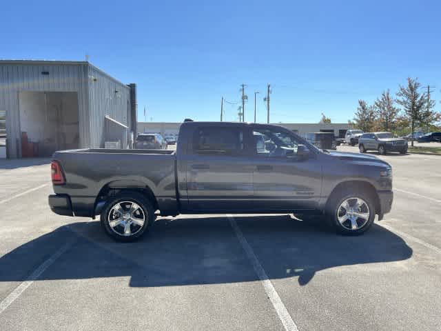 2026 RAM 1500 RAM 1500 EXPRESS CREW CAB 4X4 5'7' BOX