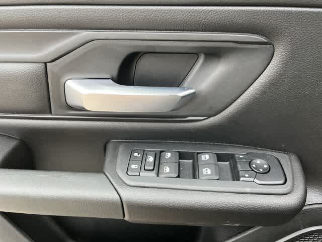2027 RAM 1500 RAM 1500 WARLOCK CREW CAB 4X4 5'7' BOX