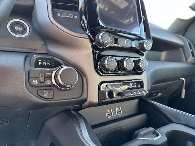 2027 RAM 1500 RAM 1500 EXPRESS CREW CAB 4X4 5'7' BOX