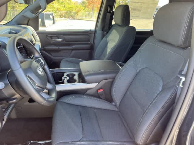 2027 RAM 1500 RAM 1500 EXPRESS CREW CAB 4X4 5'7' BOX