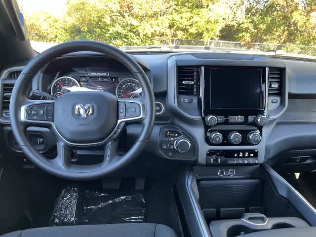 2027 RAM 1500 RAM 1500 EXPRESS CREW CAB 4X4 5'7' BOX