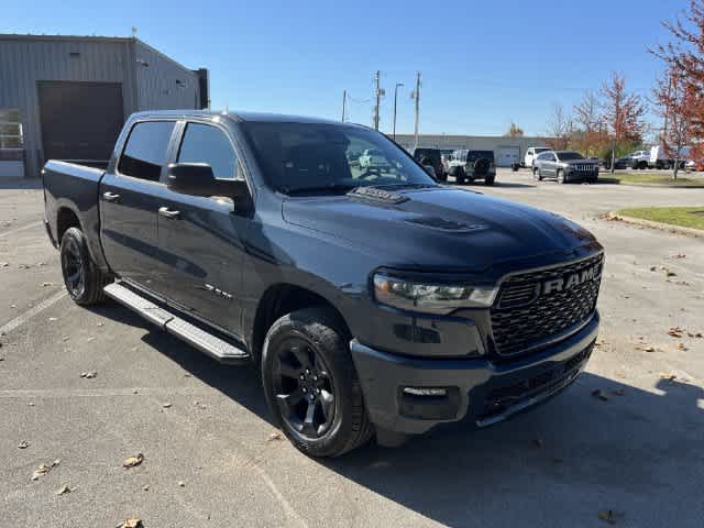 2027 RAM 1500 RAM 1500 EXPRESS CREW CAB 4X4 5'7' BOX