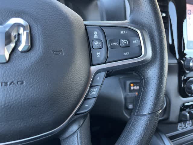 2027 RAM 1500 RAM 1500 EXPRESS CREW CAB 4X4 5'7' BOX