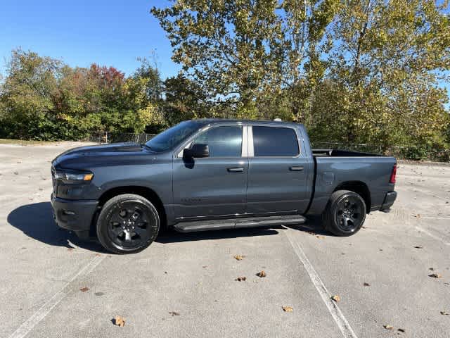 2027 RAM 1500 RAM 1500 EXPRESS CREW CAB 4X4 5'7' BOX