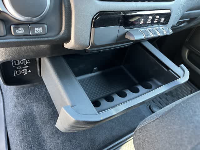 2027 RAM 1500 RAM 1500 WARLOCK CREW CAB 4X4 5'7' BOX