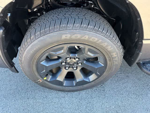 2027 RAM 1500 RAM 1500 EXPRESS CREW CAB 4X4 5'7' BOX