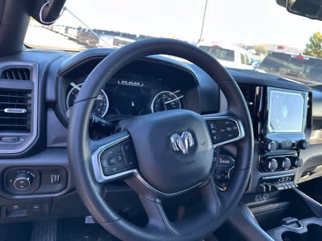 2027 RAM 1500 RAM 1500 EXPRESS CREW CAB 4X4 5'7' BOX