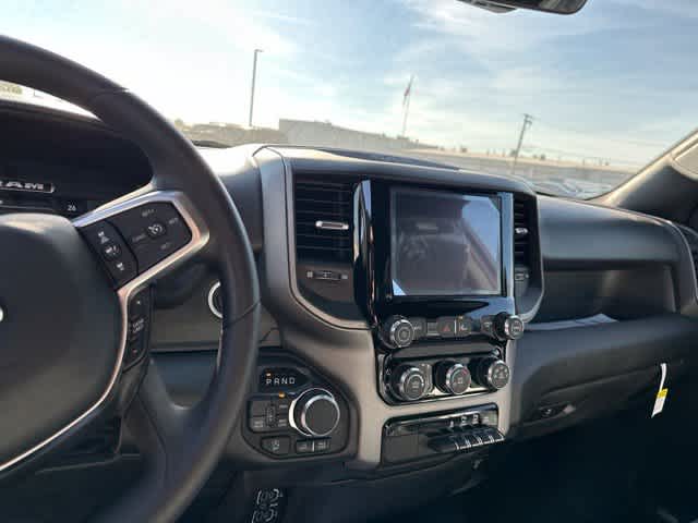 2027 RAM 1500 RAM 1500 WARLOCK CREW CAB 4X4 5'7' BOX