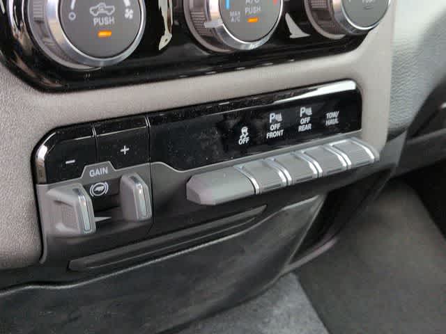 2026 RAM 1500 RAM 1500 TRADESMAN CREW CAB 4X4 5'7' BOX