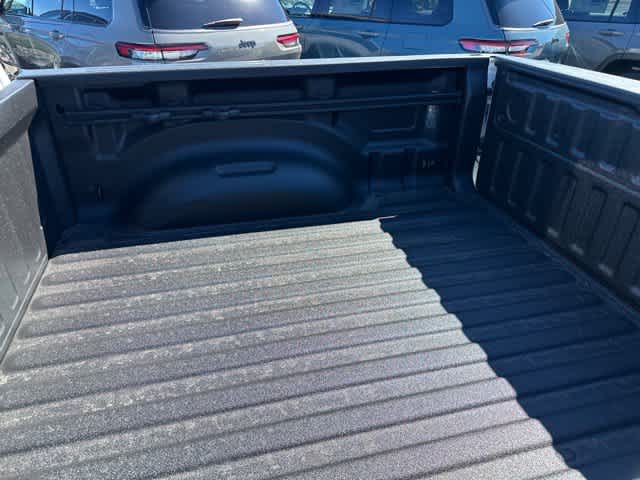 2027 RAM 1500 RAM 1500 EXPRESS CREW CAB 4X4 5'7' BOX