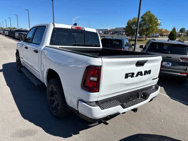 2027 RAM 1500 RAM 1500 EXPRESS CREW CAB 4X4 5'7' BOX