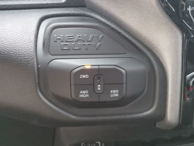 2026 RAM 2500 RAM 2500 BLACK EXPRESS CREW CAB 4X4 6'4' BOX