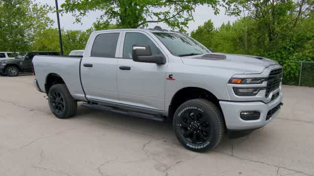 2026 RAM 2500 RAM 2500 BLACK EXPRESS CREW CAB 4X4 6'4' BOX