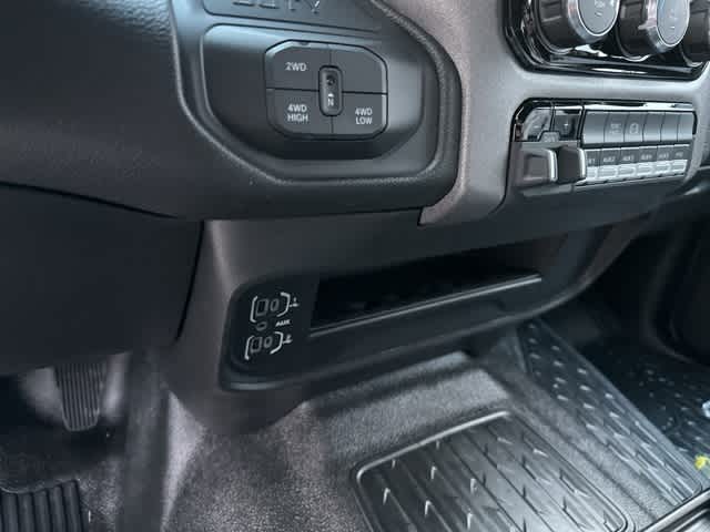 2026 RAM Ram 5500 Chassis Cab RAM 5500 TRADESMAN CHASSIS CREW CAB 4X4 84' CA