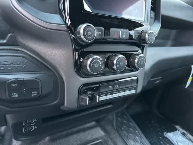 2026 RAM Ram 5500 Chassis Cab RAM 5500 TRADESMAN CHASSIS CREW CAB 4X4 84' CA