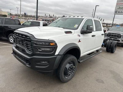 2026 RAM 5500 Chassis RAM 5500 TRADESMAN CHASSIS CREW CAB 4X4 84' CA