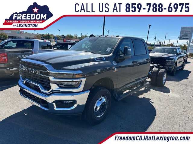 2027 RAM 3500 Chassis Cab RAM 3500 TRADESMAN CREW CAB CHASSIS 4X4 60' CA