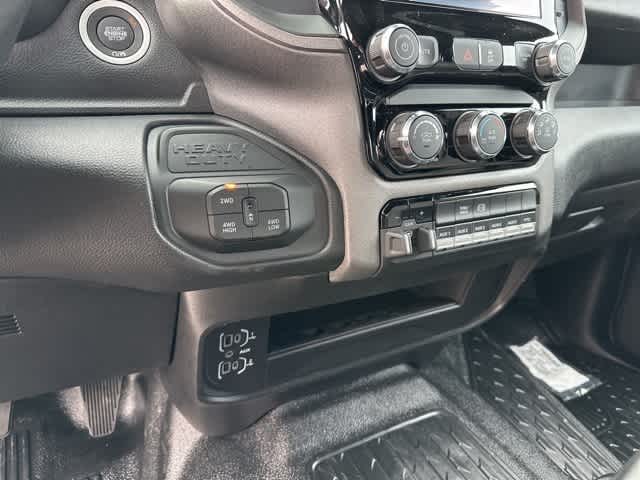 2026 RAM 3500 Chassis Cab RAM 3500 TRADESMAN CREW CAB CHASSIS 4X4 60' CA