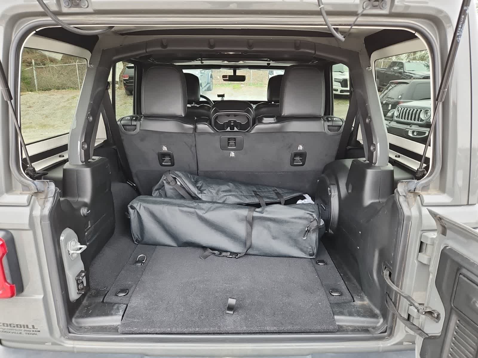 2020 Jeep Wrangler Unlimited Sahara Altitude