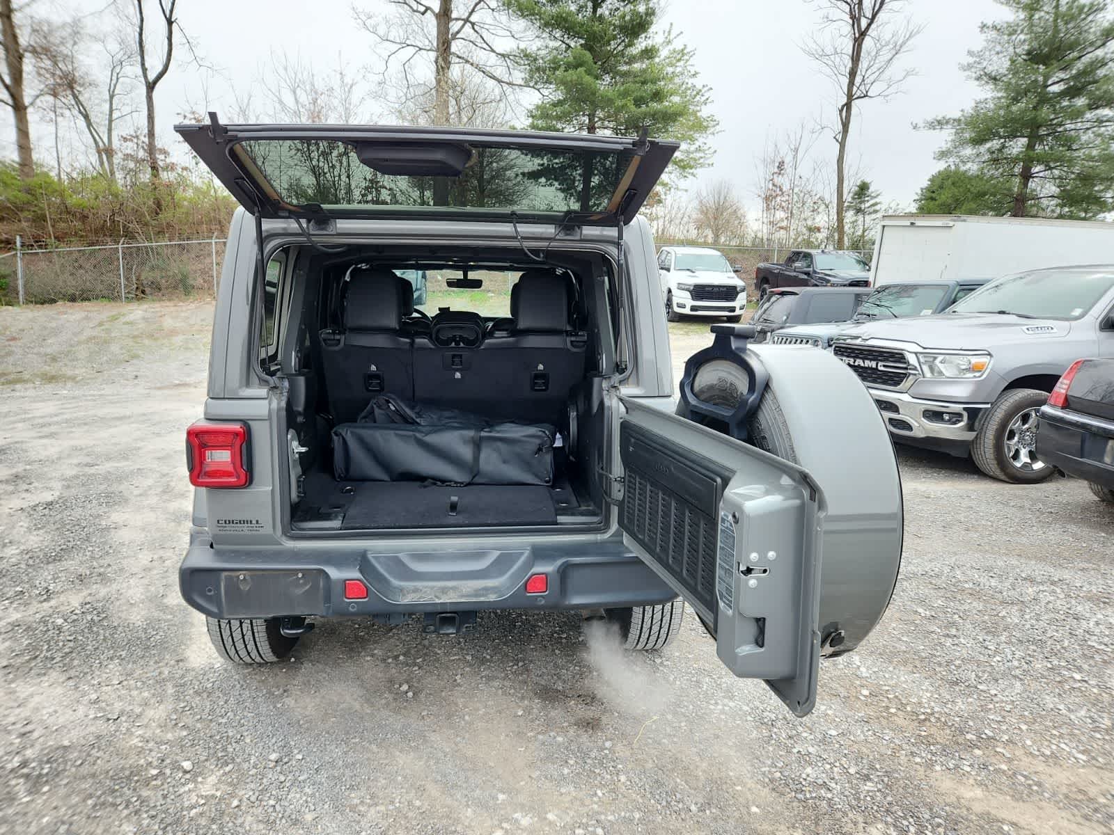 2020 Jeep Wrangler Unlimited Sahara Altitude