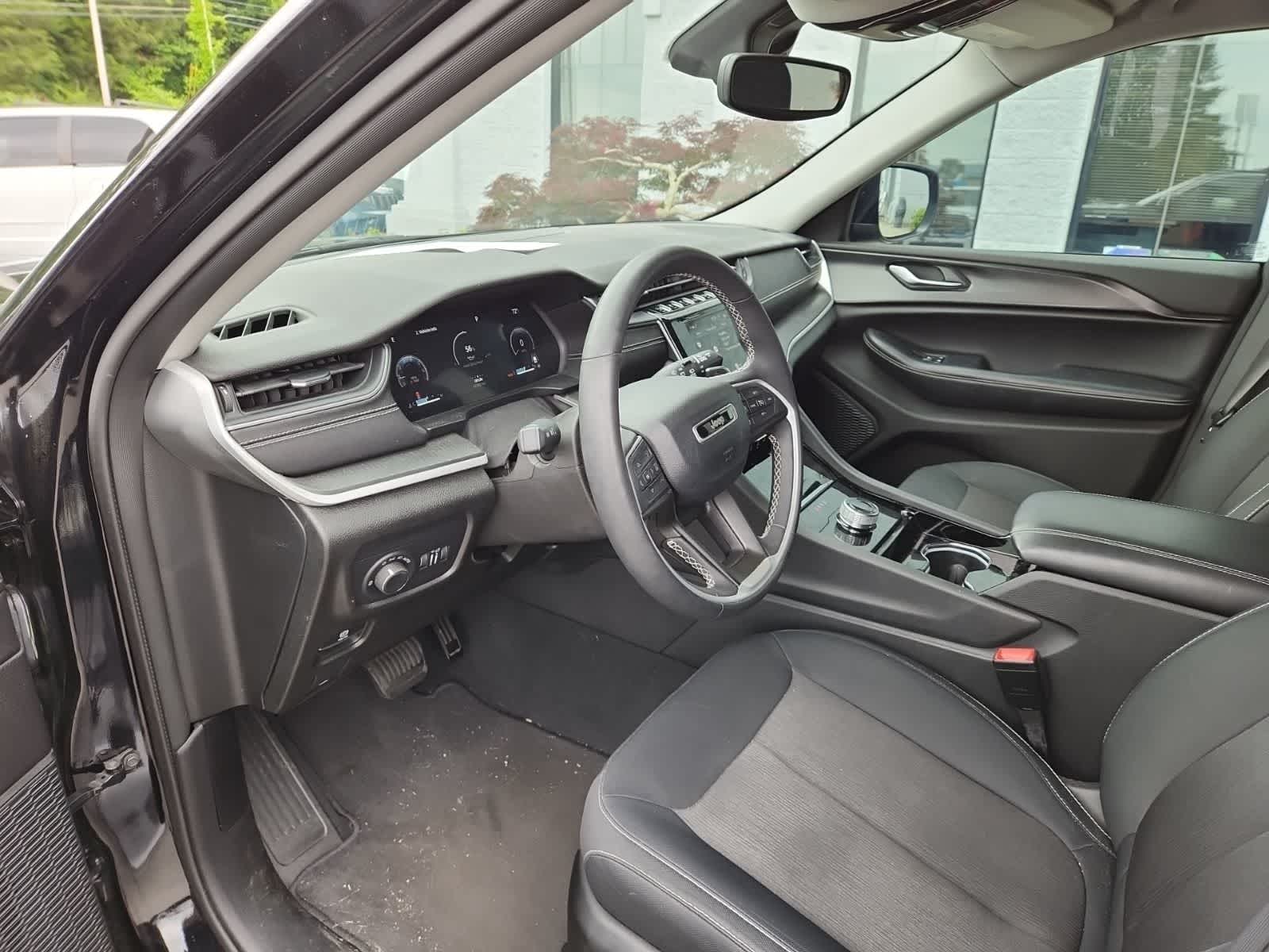 2023 Jeep Grand Cherokee Laredo