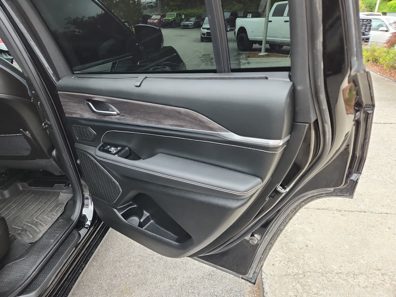 2023 Jeep Grand Cherokee L Overland