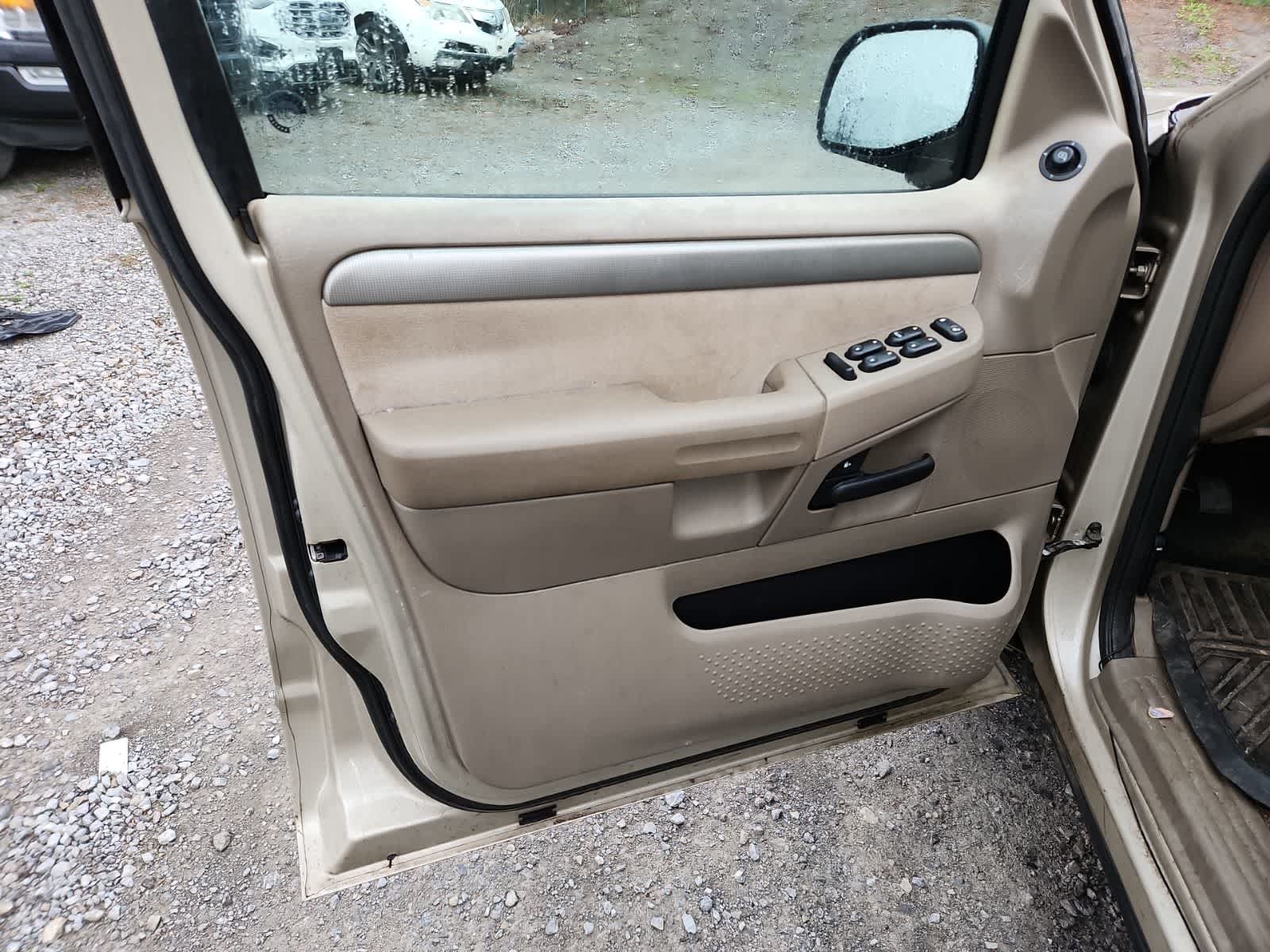 2004 Ford Explorer XLT